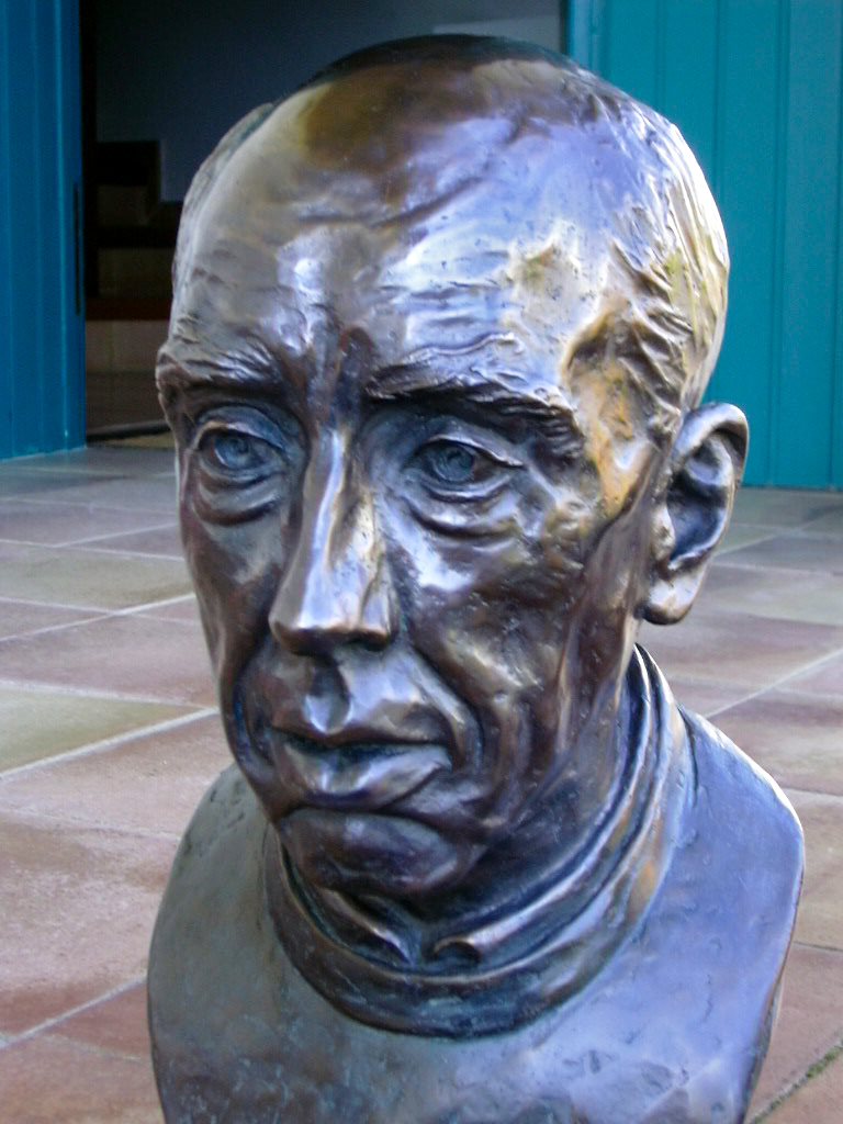 Retrat del poeta Miquel Martí i Pol, a Girona, en bronze. Fundació Valvi