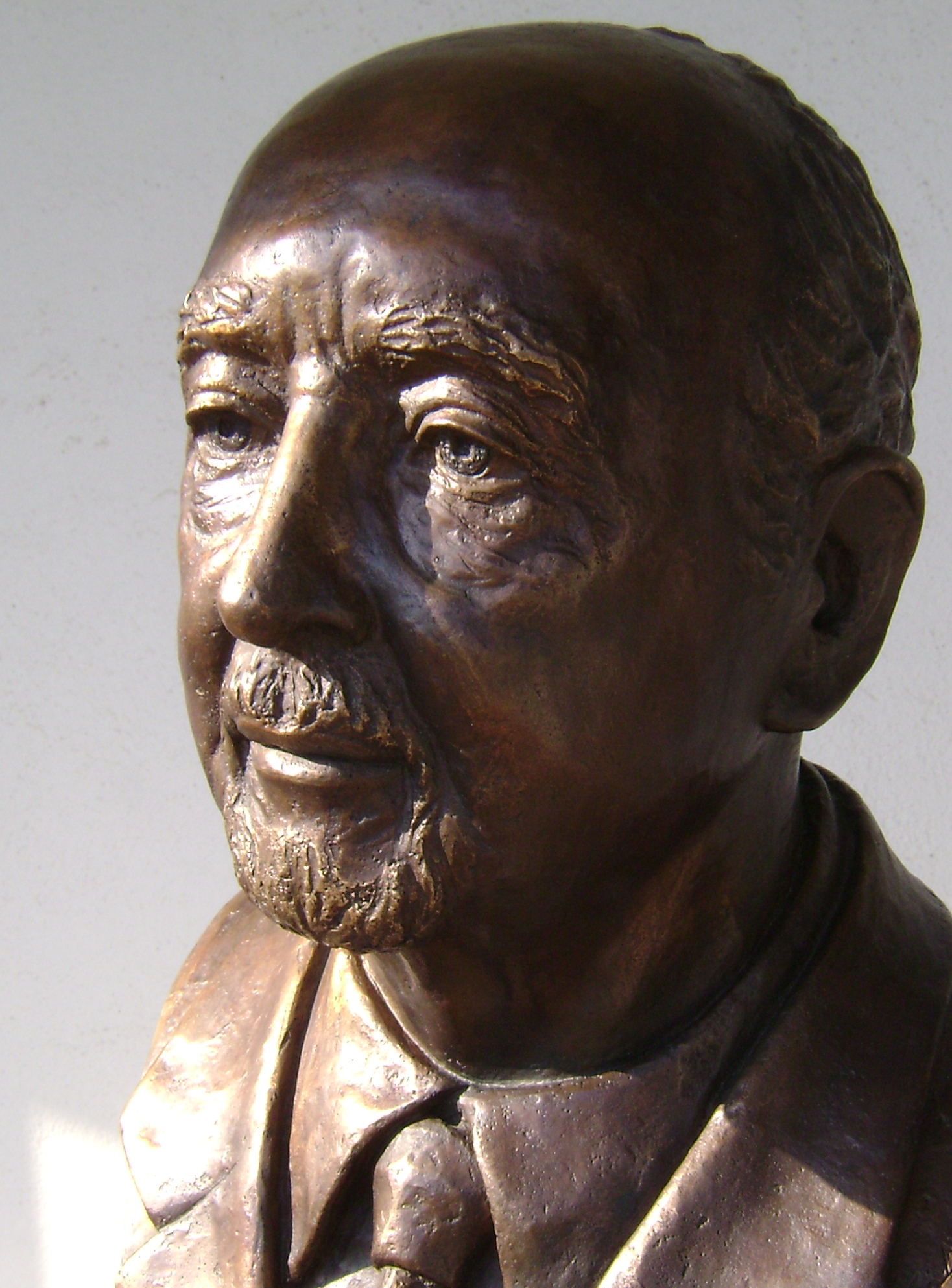 Retrat del Sr. Xifra, a Riudallots, en bronze