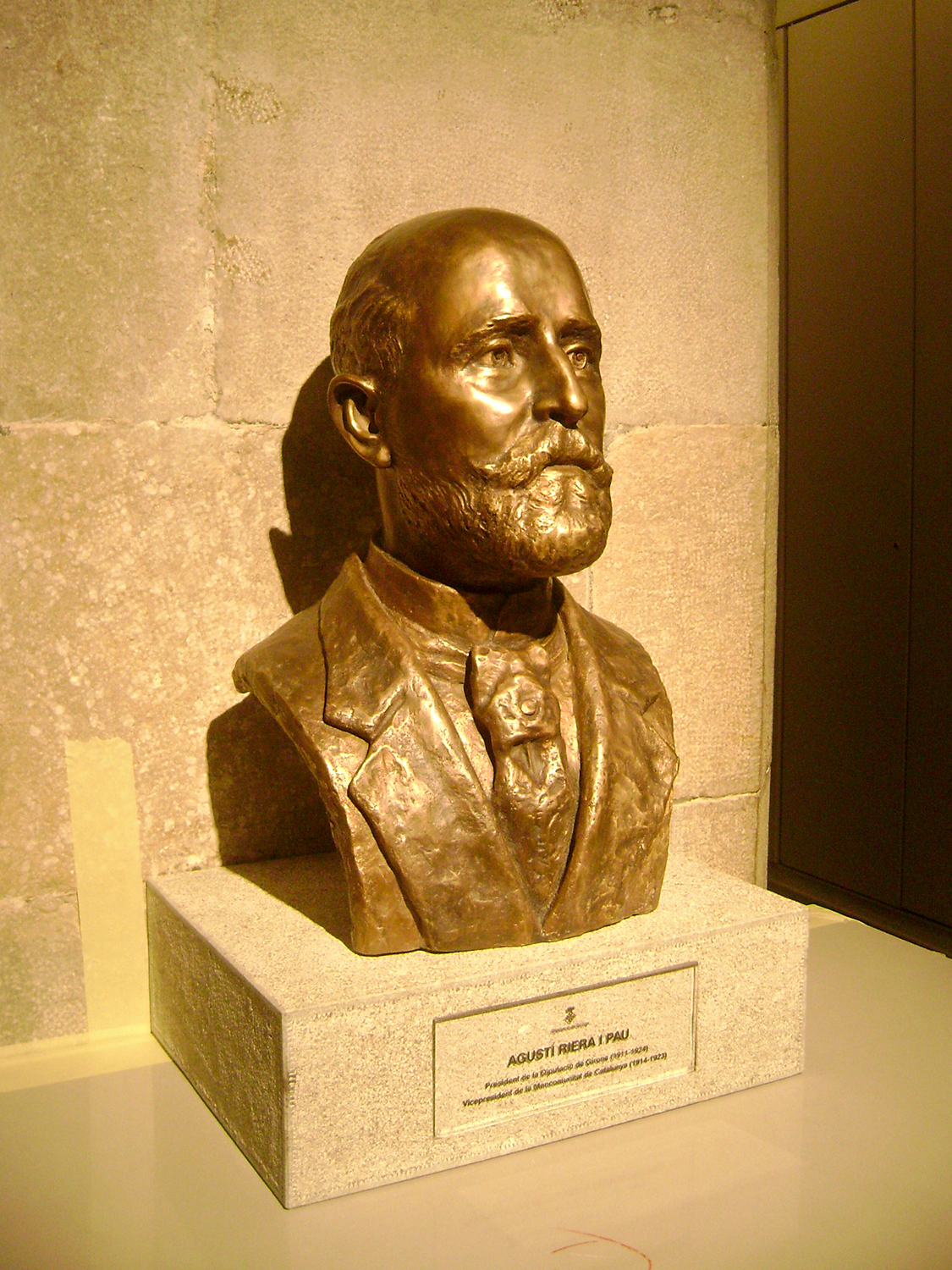 Retrat d'Agustí Riera, a Girona, en bronze. Diputació de Girona