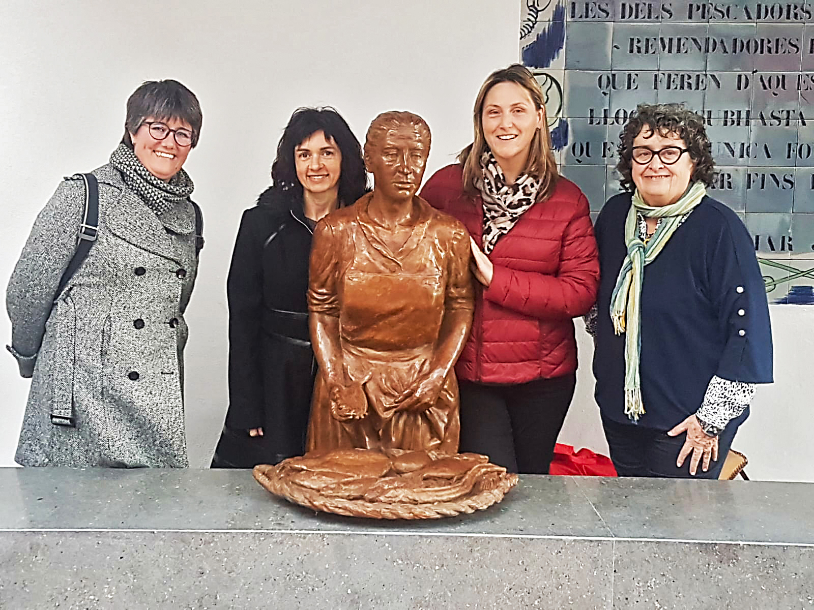 El dia de la inauguració amb representant dels GALP, Ció Abellí. Maria Àngels Pujals, regidora i Gisela Saladich, alcaldessa